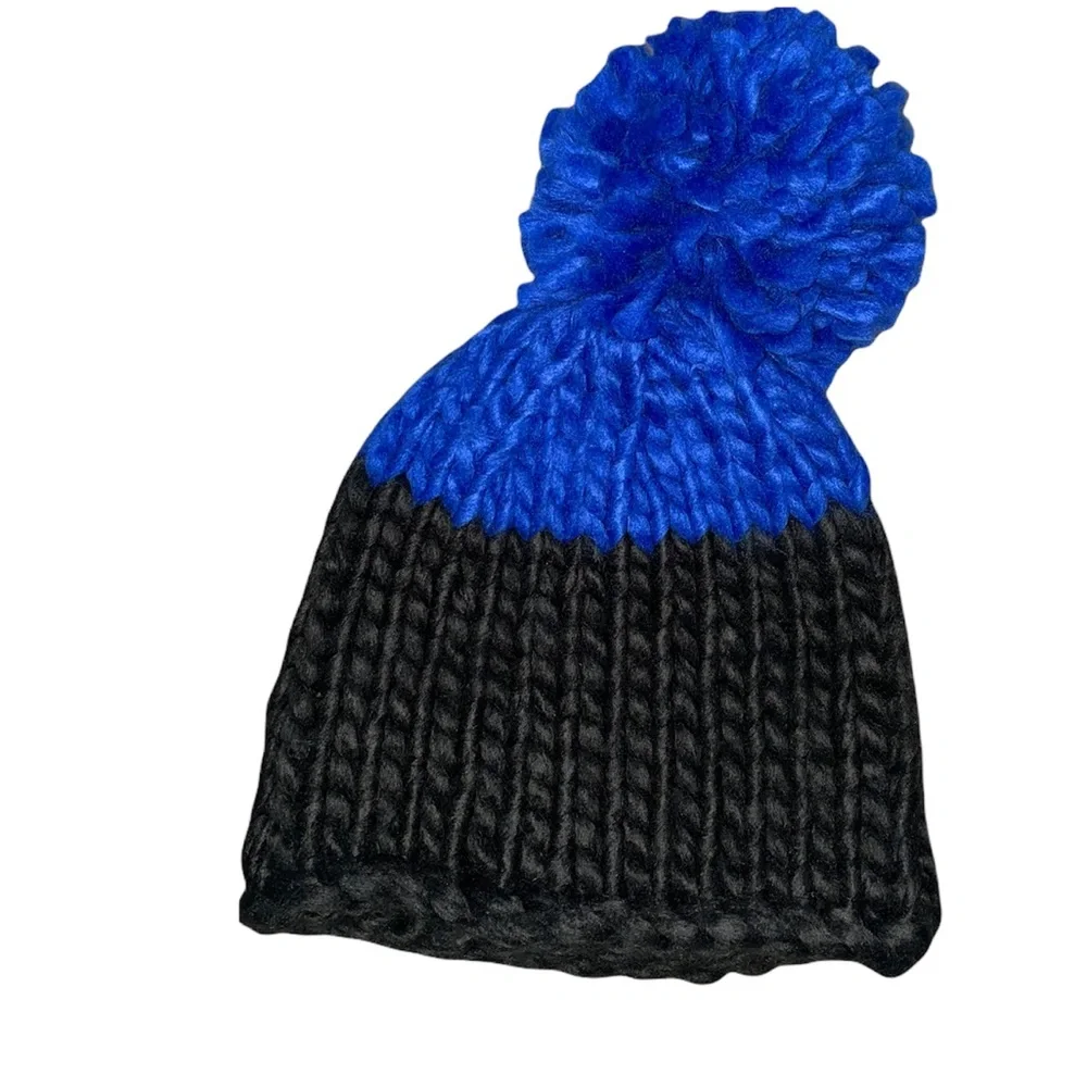 NWOT FREE PEOPLE Cozy Up Color Blocked Beanie In Black